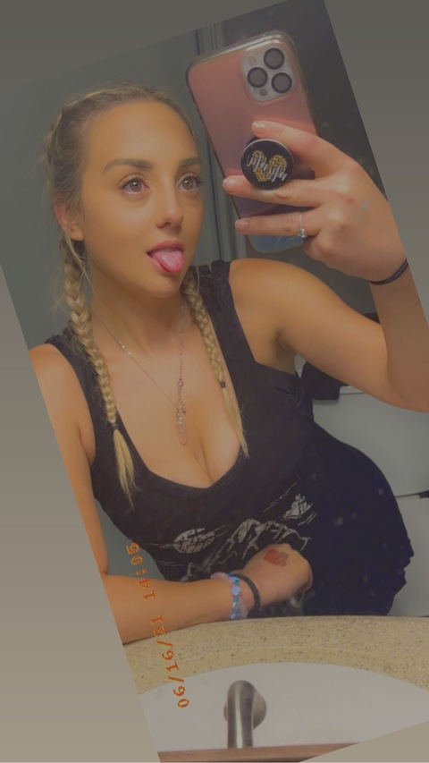 blondefreakxo onlyfans leaked picture 2