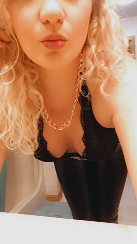 curlycurls onlyfans leaked picture 2