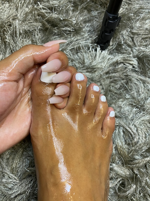 happyfeet4y onlyfans leaked picture 2
