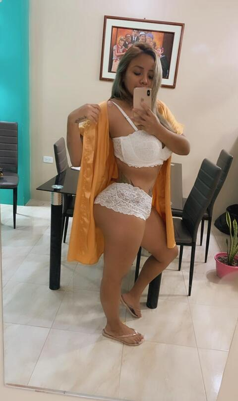 karlamarquinez onlyfans leaked picture 2