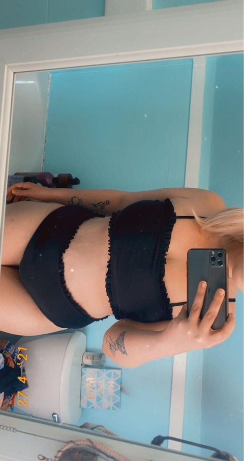 kaseylynn13 onlyfans leaked picture 2