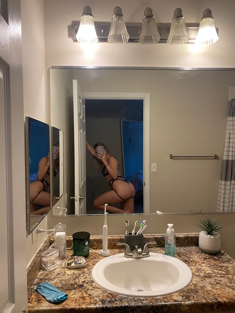 naughtyteen18 onlyfans leaked picture 2