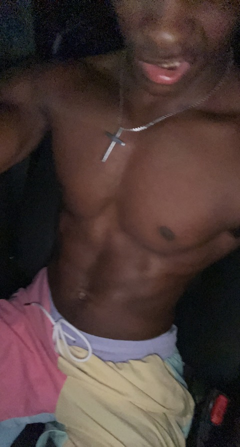 prettyboique onlyfans leaked picture 2