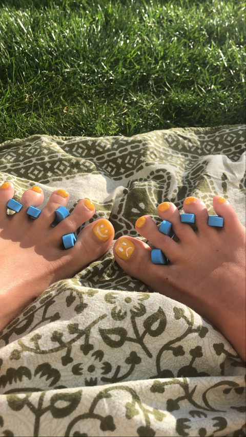 prettylittlefeetfootsies onlyfans leaked picture 2