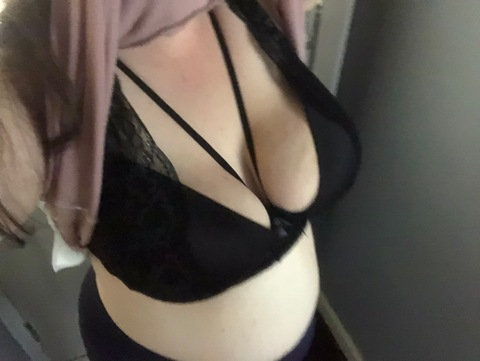 skylarbabiiee onlyfans leaked picture 2