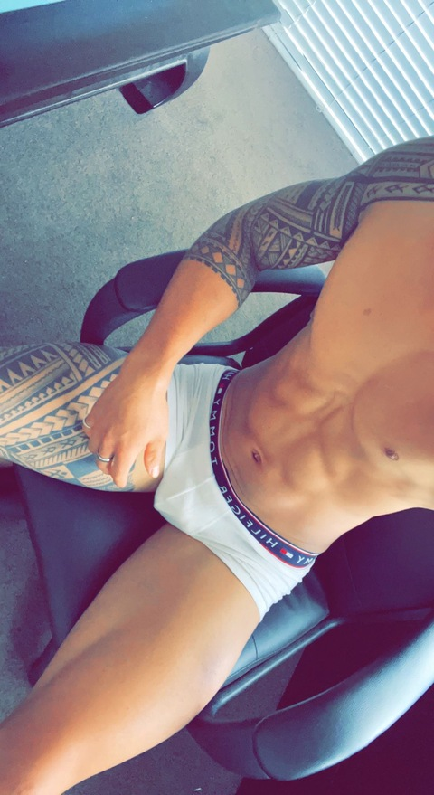 tatted.islander.free onlyfans leaked picture 2