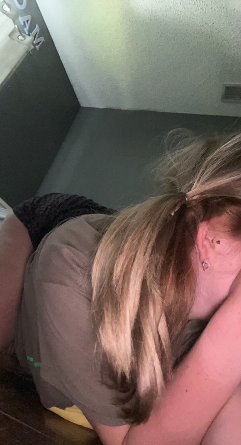 yourblondeprettygal onlyfans leaked picture 2
