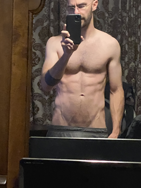yourslimfitdaddy onlyfans leaked picture 2